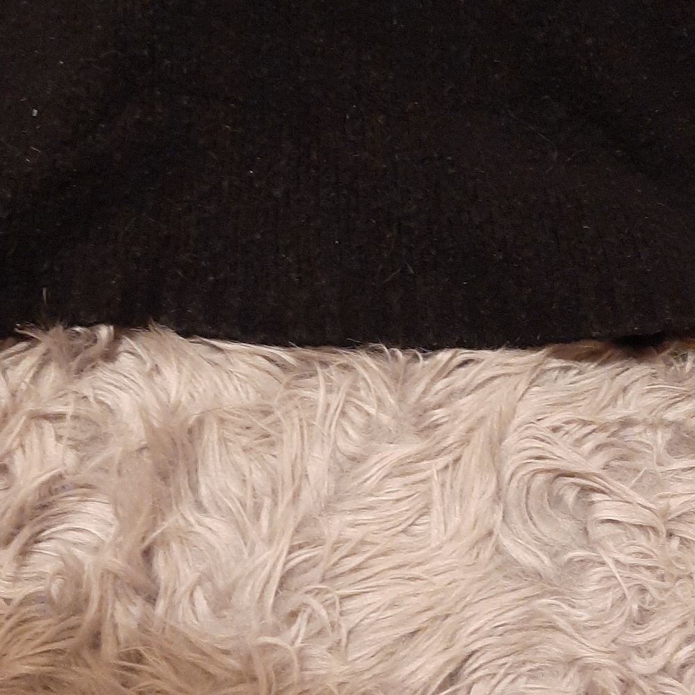 Sweater - Picture 4 of 4
